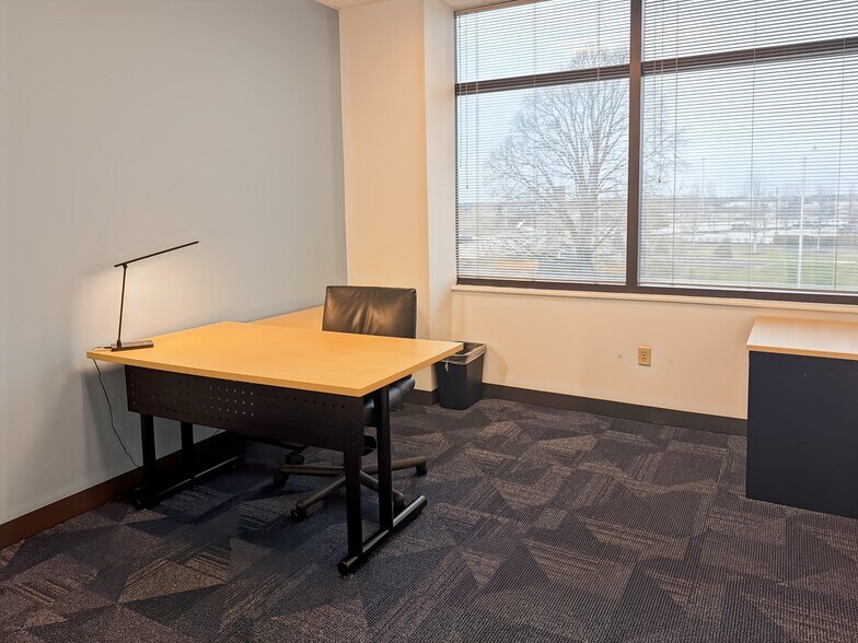 More Photos Of 10901 W 84th Ter, Lenexa Coworking Space