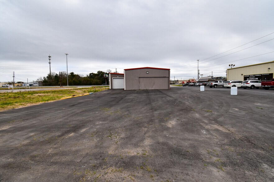 More Photos Of 8969 Pensacola Blvd, Pensacola Auto Repair For Sale