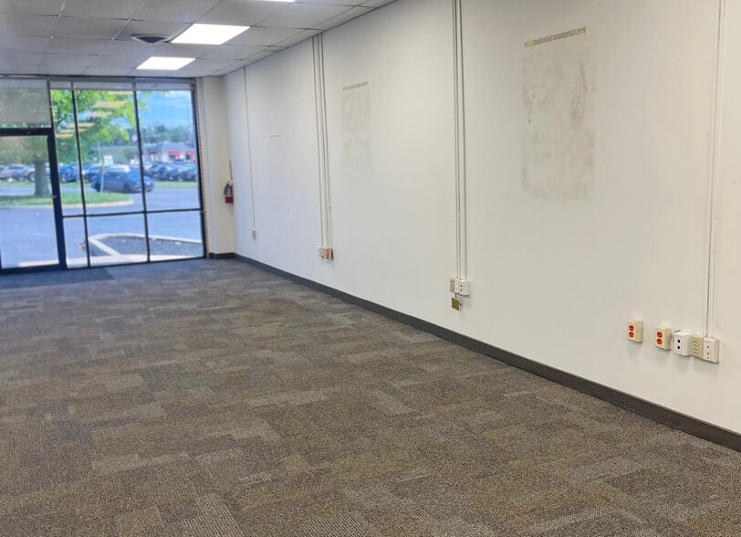 More Photos Of 102-122 Railway Ln, Hagerstown General Retail For Lease