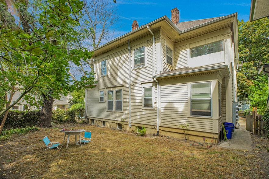 More Photos Of 1626 SE Alder St, Portland Apartments For Sale