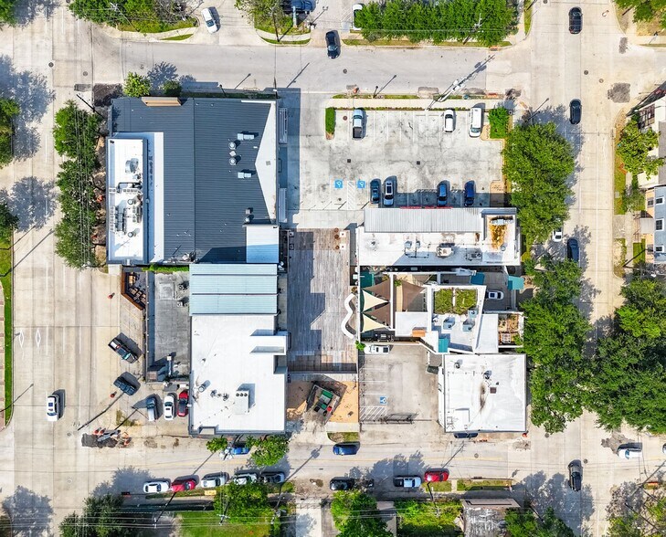 More Photos Of 606 Dennis St, Houston Storefront For Sale