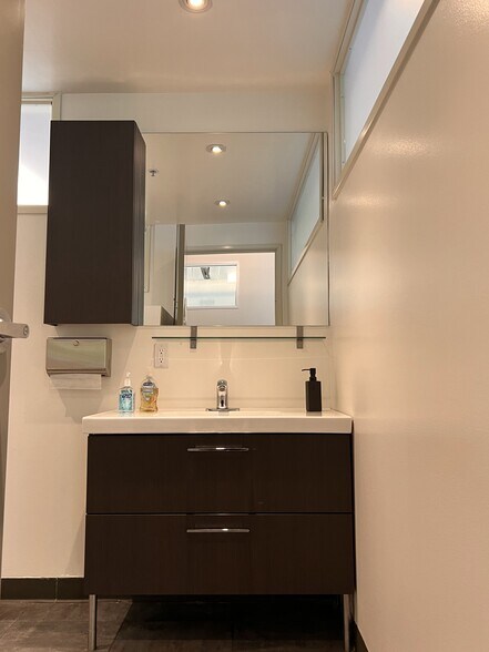 More Photos Of 10549-10555 Jefferson Blvd, Culver City Unknown For Lease