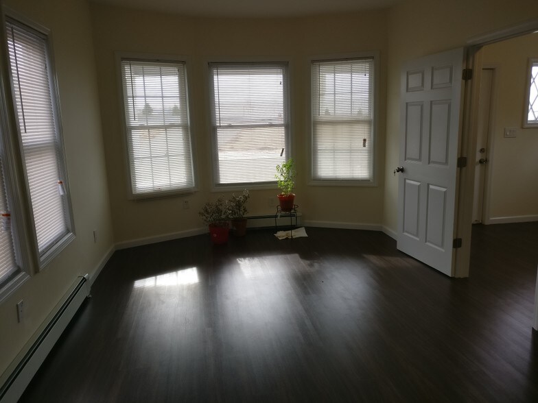 More Photos Of 65 Station Rd, Cranbury Medical For Sale