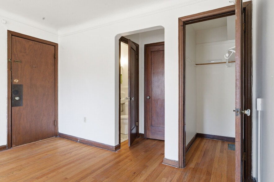 More Photos Of 8008 Greenwood Ave N, Seattle Apartments For Sale