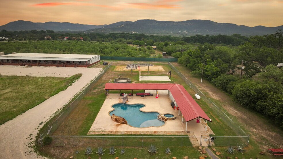 More Photos Of 7070 S US Highway 83, Concan Hotel For Sale