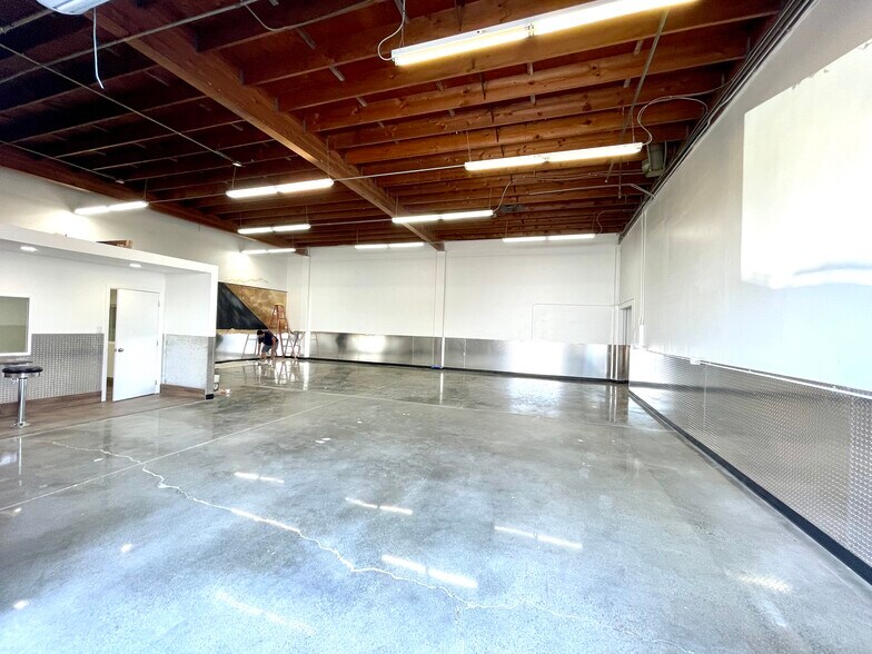 More Photos Of 2560-2590 Lafayette St, Santa Clara Warehouse For Lease