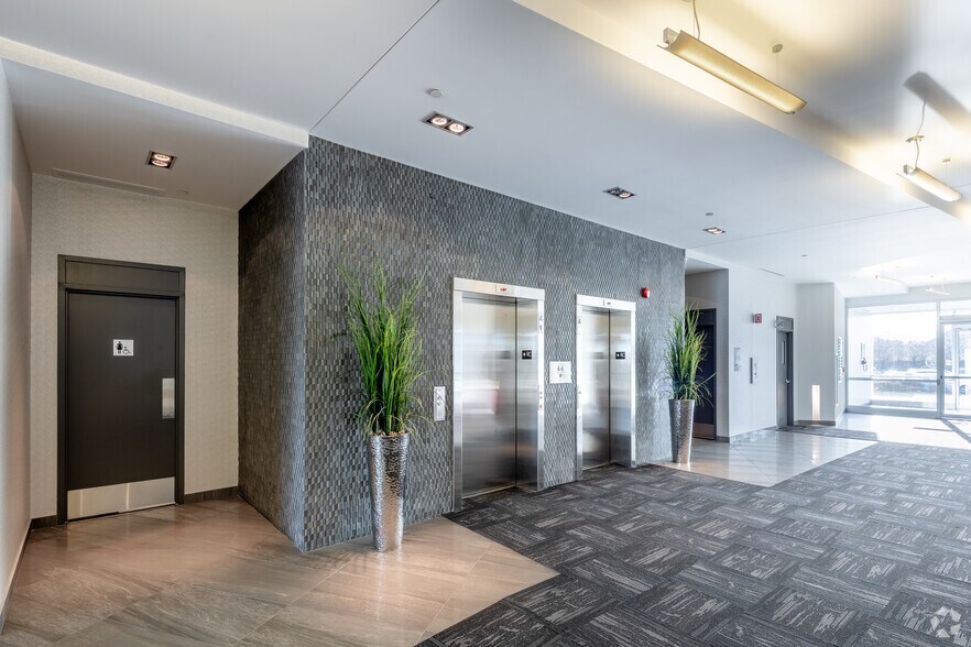 More Photos Of 2955 Rue Jules-Brillant, Laval Office For Sale