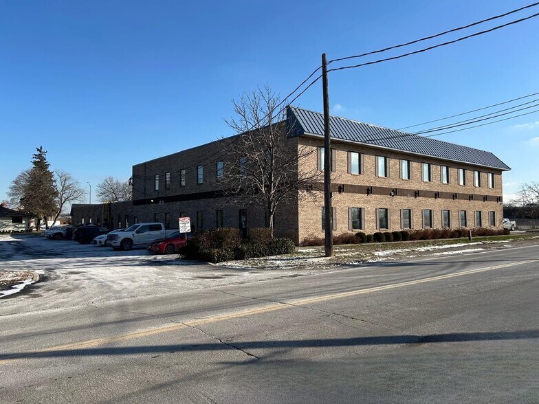 More Photos Of 3063 Walker Rd, Windsor Office For Lease