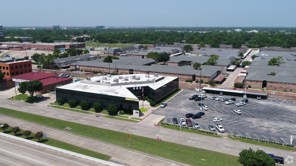 More Photos Of 888 W Sam Houston Pky S, Houston Office For Lease
