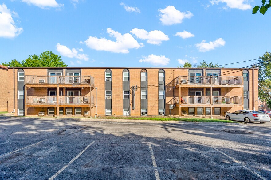 More Photos Of 1733 W 24th St, Lawrence Apartments For Sale