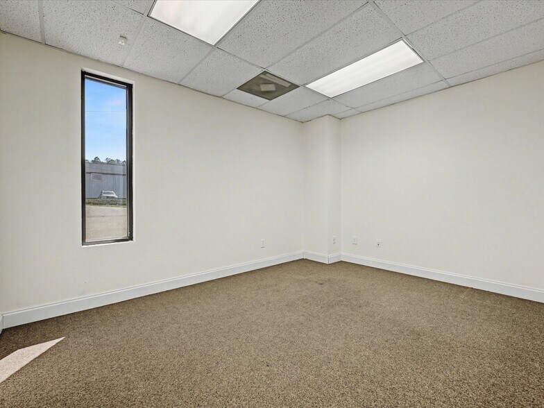 More Photos Of 3517 Denver Dr, Denver Warehouse For Lease