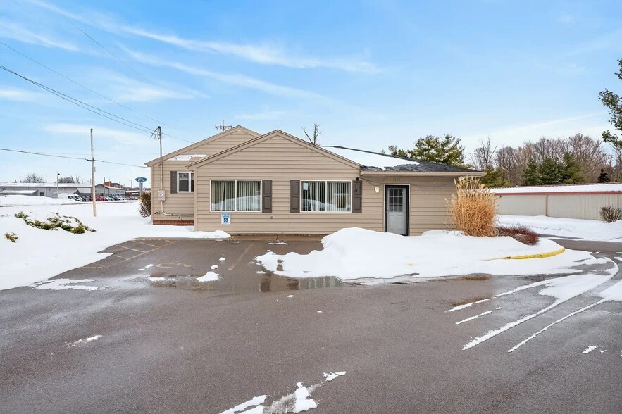 More Photos Of 3900 NY-104, Williamson Self Storage For Lease