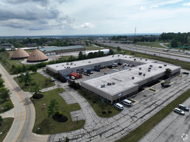 More Photos Of 4400 Renaissance Pky, Warrensville Heights Showroom For Lease