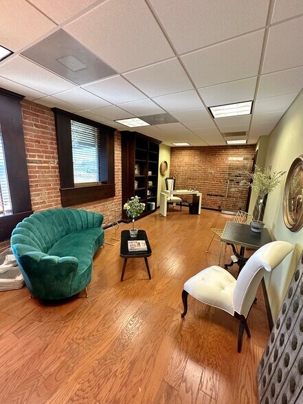 More Photos Of 1008 W Main St, Oklahoma City Office For Lease