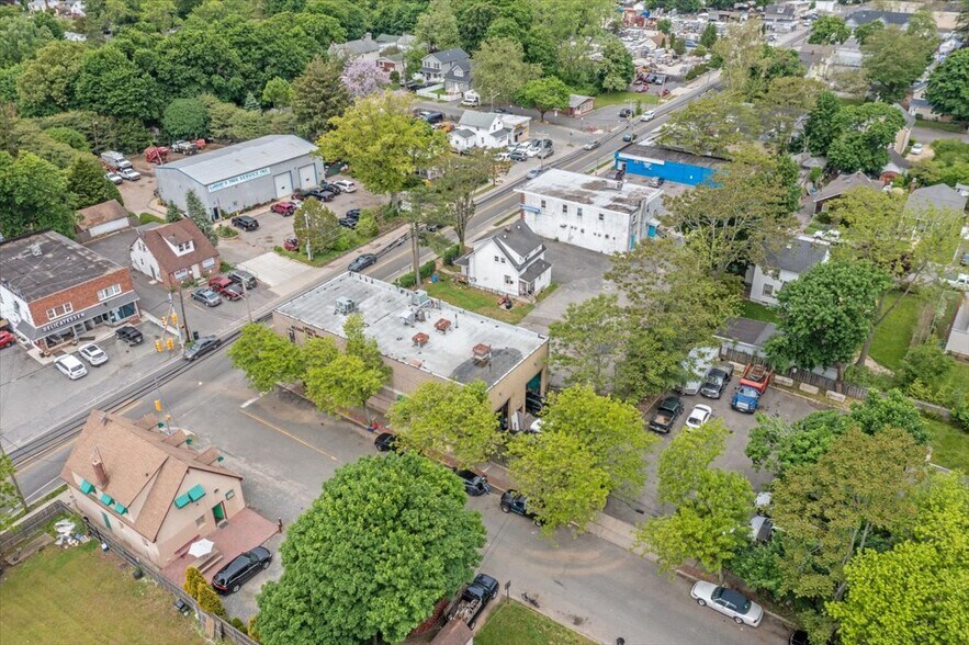 More Photos Of 194 Depot Rd, Huntington Station Light Distribution For Sale