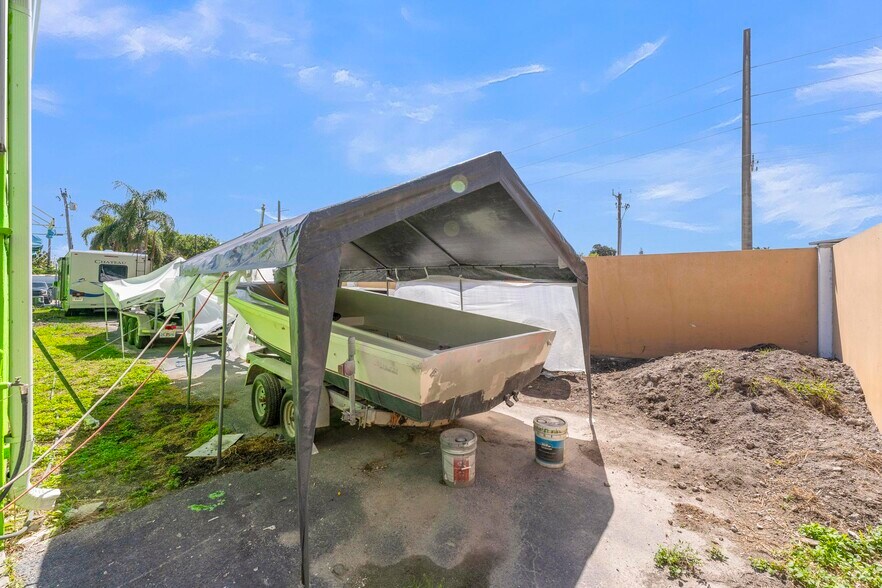 More Photos Of 4611 SW 44th Ave, Dania Warehouse For Lease