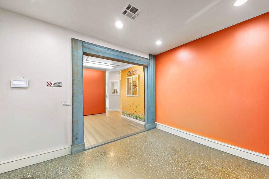 More Photos Of 23201 Orange Ave, Lake Forest Office For Sale