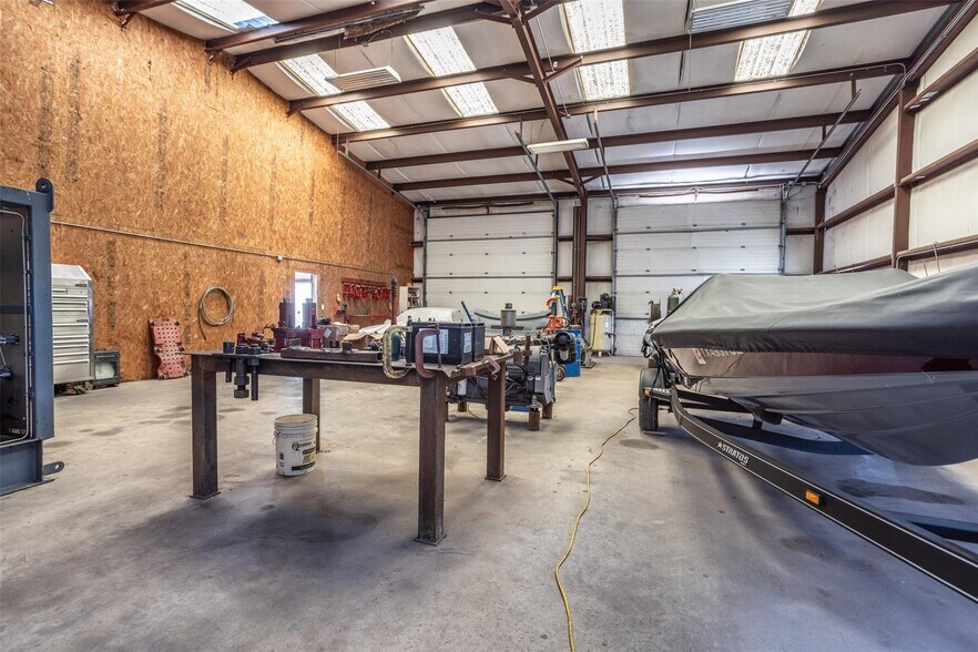 More Photos Of 510 Locust St, Whitesboro Service For Lease