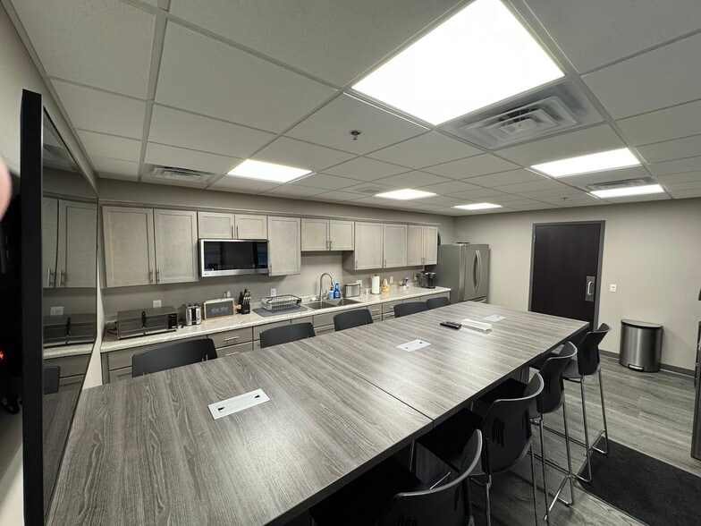 More Photos Of 645 Sandpiper Trl, Cottage Grove Warehouse For Sale