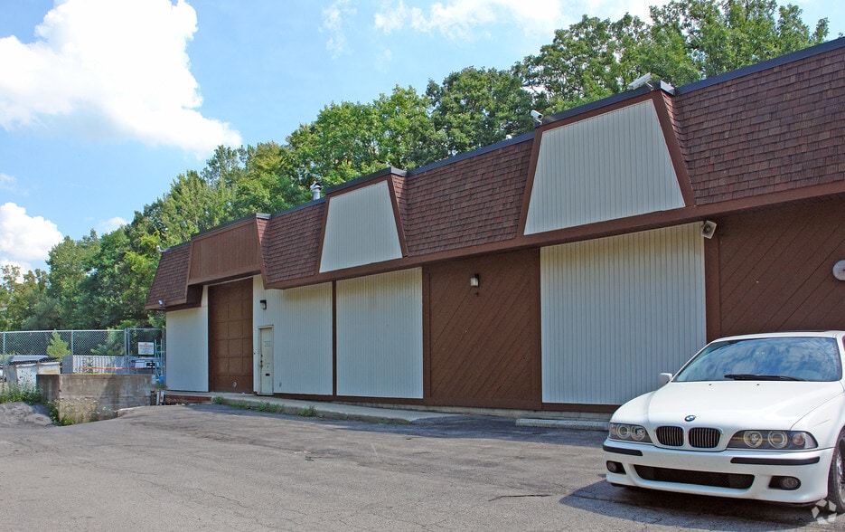 More Photos Of 170 Jefferson Rd, Rochester Freestanding For Lease