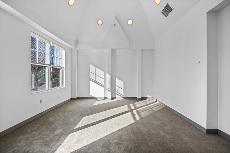 More Photos Of 363-389 Boston Post Rd, Sudbury Unknown For Lease