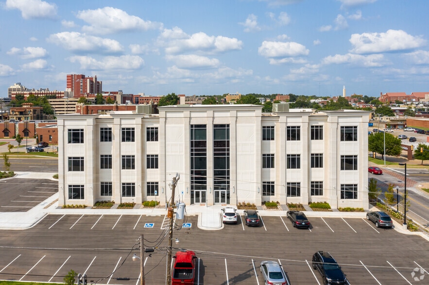 More Photos Of 500 NW 6th St, Oklahoma City Medical For Lease