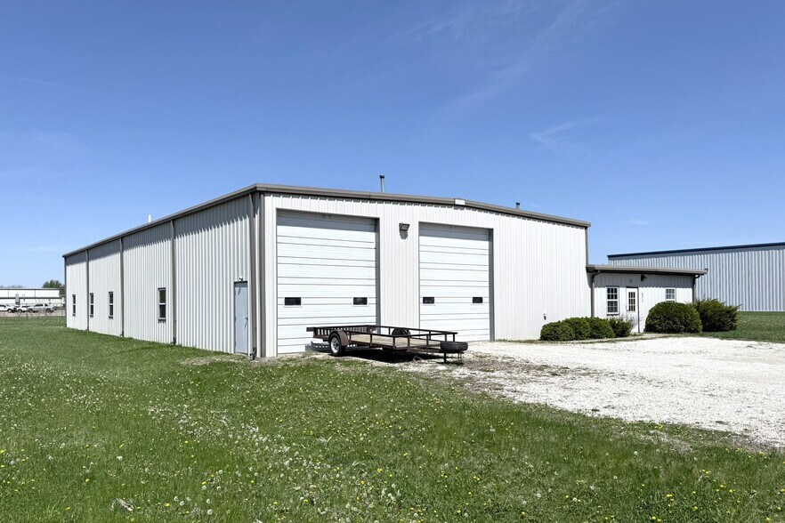 More Photos Of 875 Enterprise Ave, Galesburg Industrial For Sale