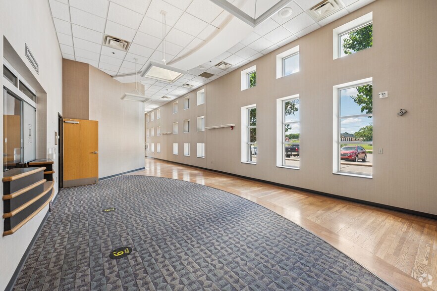 More Photos Of 800 S Tillotson Ave, Muncie Medical For Lease