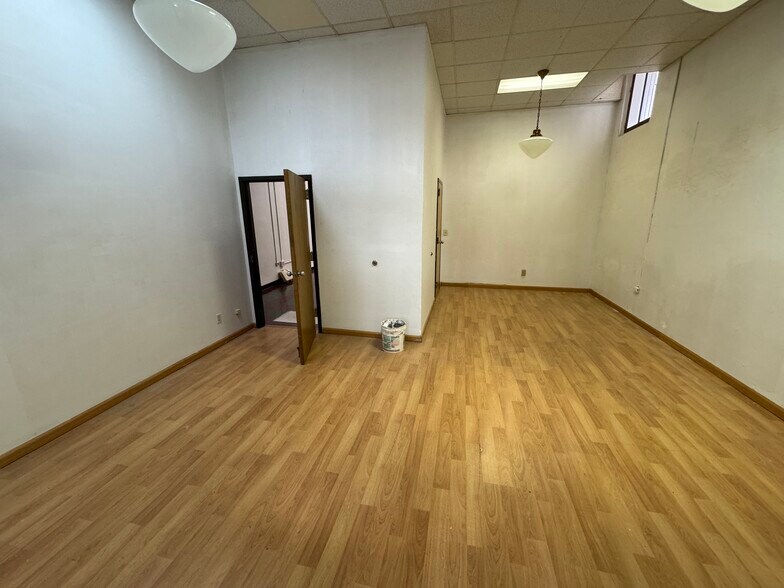 More Photos Of 409 N Trade St, Winston-Salem Storefront Retail Office For Sale