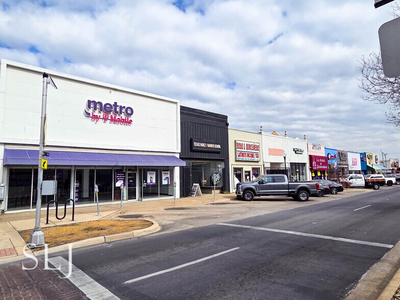 More Photos Of 221 W Jefferson Blvd, Dallas Storefront For Lease