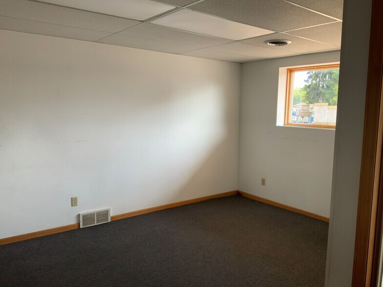 More Photos Of 30 Cecil St NE, Navarre Office Residential For Sale