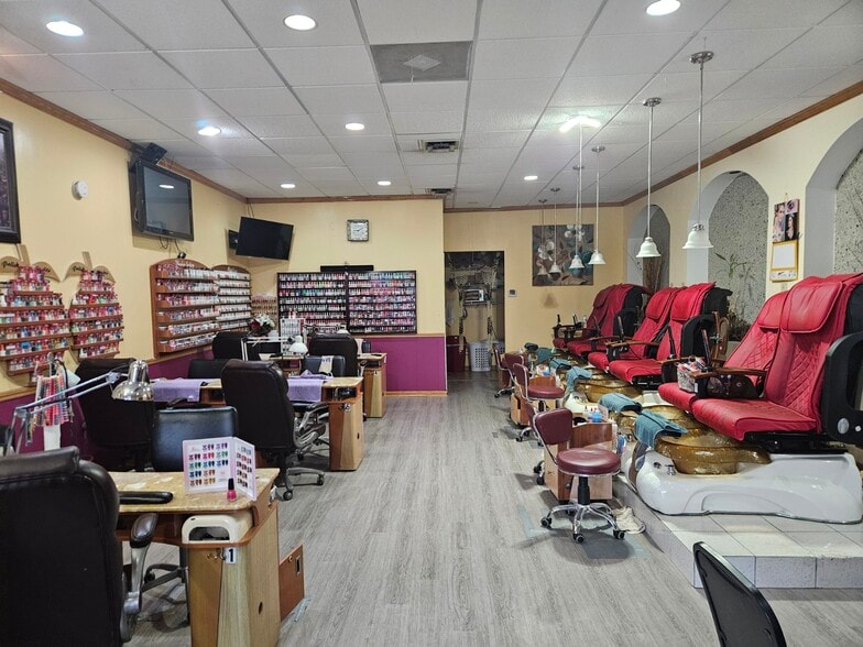 More Photos Of 114 N Larkin Ave, Joliet Storefront For Sale