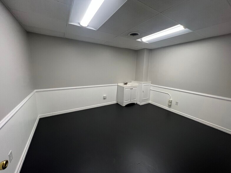 More Photos Of 1810 Broad Ripple Ave, Indianapolis Office For Lease