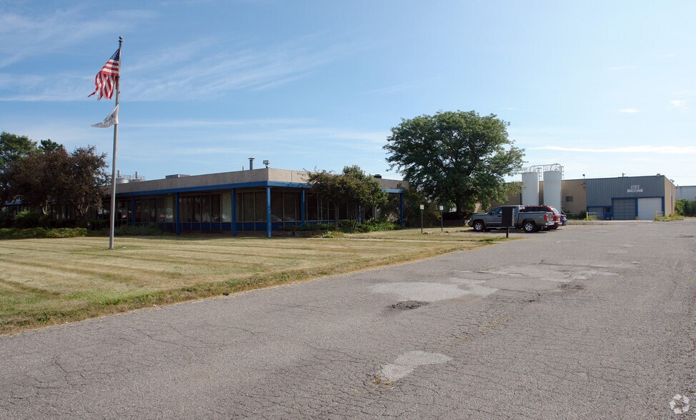 More Photos Of 24030-24060 Hoover Rd, Warren Manufacturing For Sale