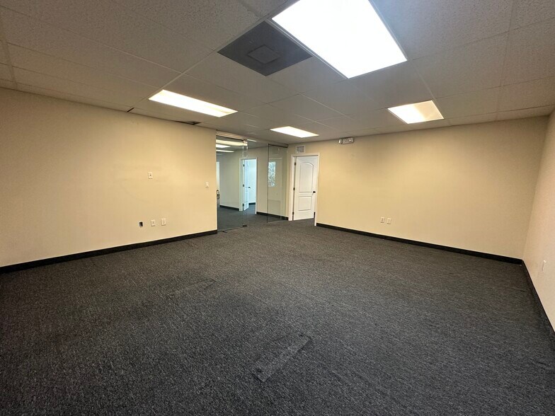 More Photos Of 1936 Hollywood Blvd, Hollywood Storefront Retail Office For Lease
