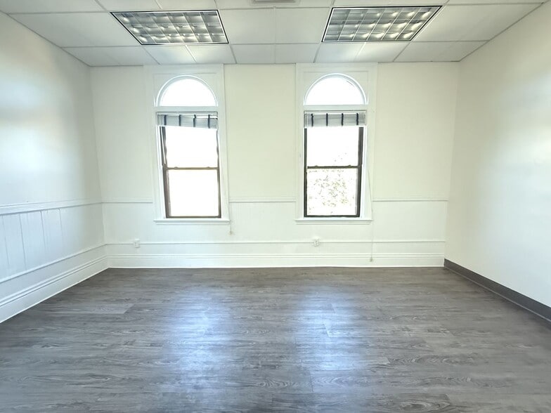 More Photos Of 5 Warren St, Concord Storefront Retail Office For Lease