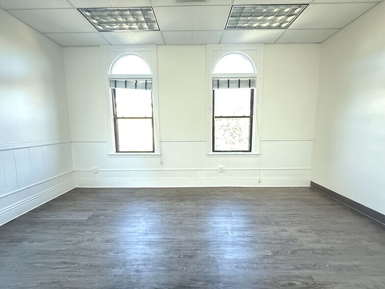 More Photos Of 5 Warren St, Concord Storefront Retail Office For Lease