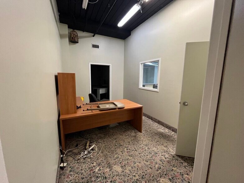 More Photos Of 6250 N Military Trl, West Palm Beach Showroom For Lease