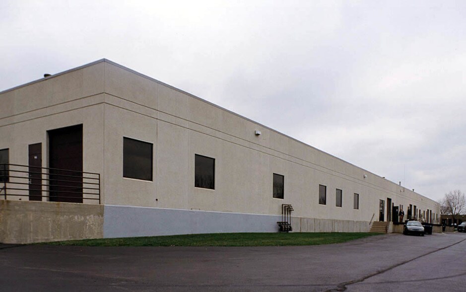 More Photos Of 8201 S Cass Ave, Darien Unknown For Lease