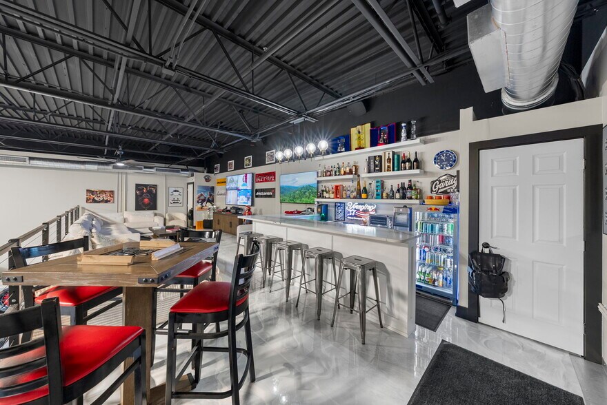 More Photos Of 1111 N 34th St, Tampa Self Storage For Sale