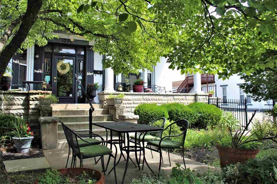 More Photos Of 1208 6th Ave, Huntington Restaurant For Sale