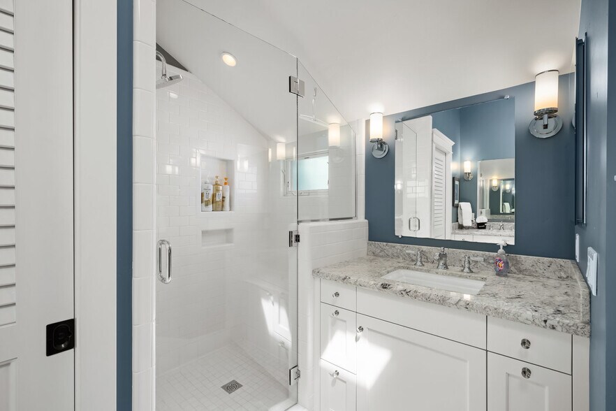 More Photos Of 74 San Francisco St, Avila Beach Flex For Sale