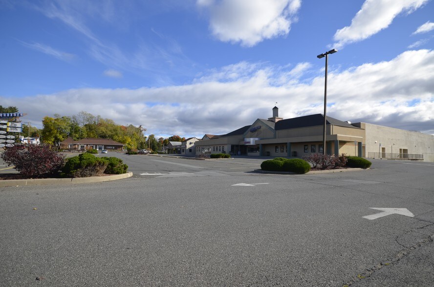 More Photos Of 215 Quassaick Ave, New Windsor Township General Retail For Lease