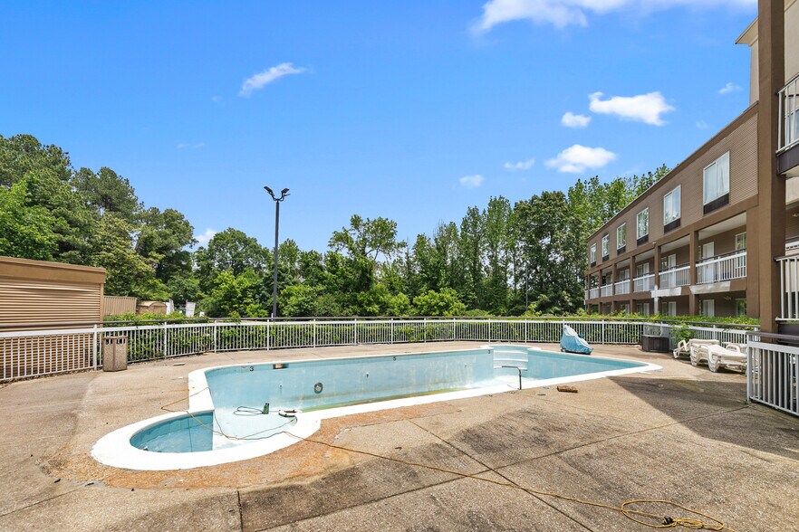 More Photos Of 155 Vulcan Rd, Birmingham Hotel For Sale