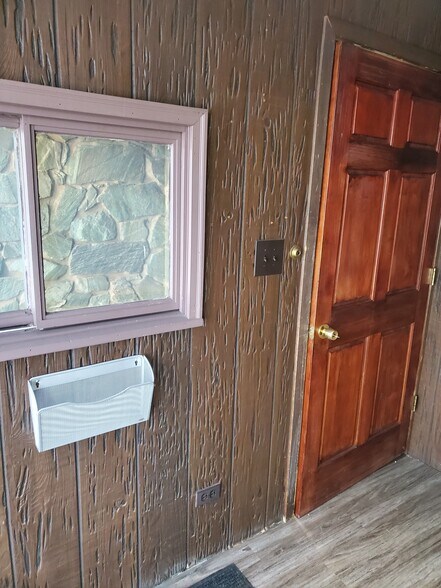 More Photos Of 380 Bennett Dr, Elk Grove Village Warehouse For Lease