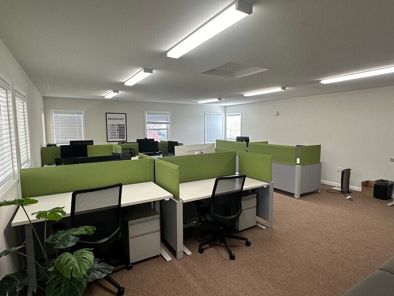 More Photos Of 12555 SW Hall Blvd, Tigard Office For Sale