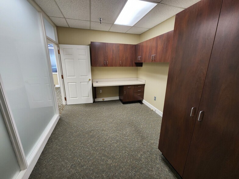 More Photos Of 446 E Main St, Bowling Green Office For Sale