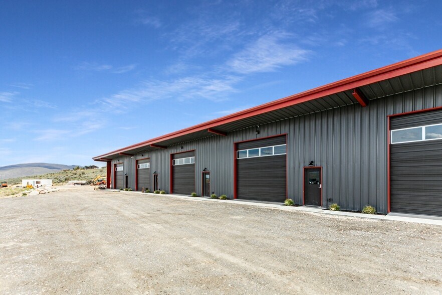 More Photos Of 5680 Browns Canyon Rd, Peoa Showroom For Lease