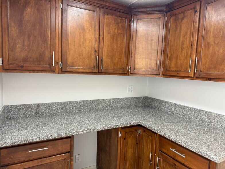 More Photos Of 1145-1147 S Robertson Blvd, Los Angeles Office For Lease
