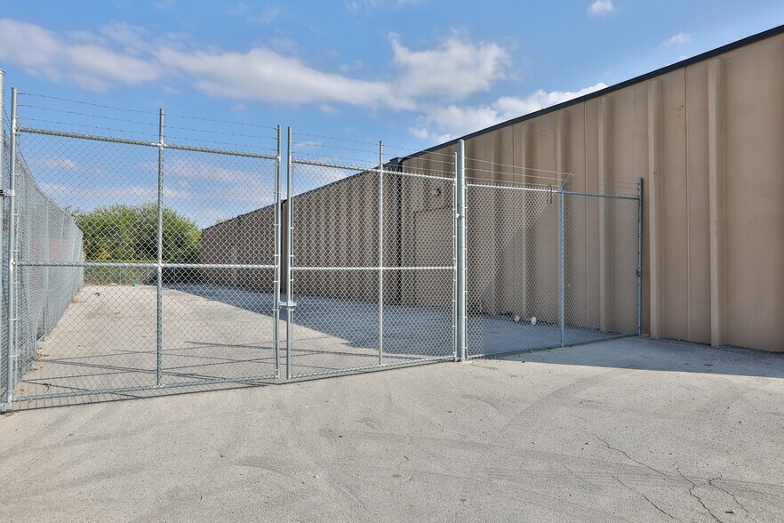 More Photos Of 4728 Goldfield, San Antonio Unknown For Lease